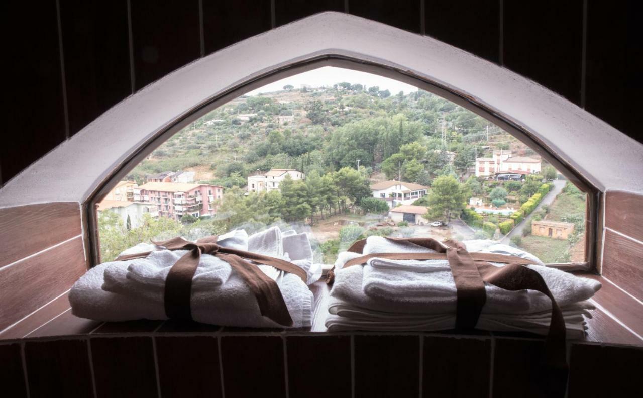 Castello Hotel Valguarnera Caropepe ภายนอก รูปภาพ